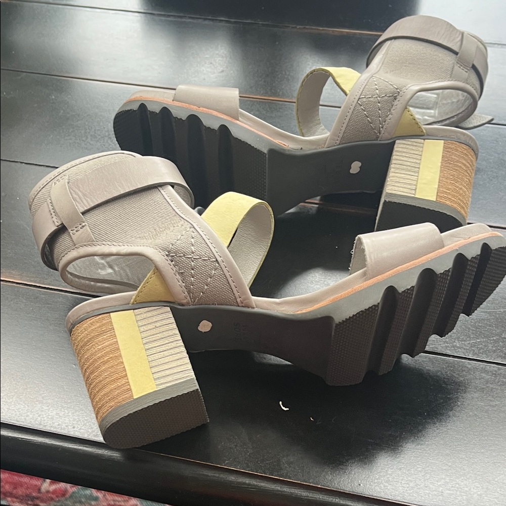 Sorel Taupe and Gold Sandals - Picture 4 of 8